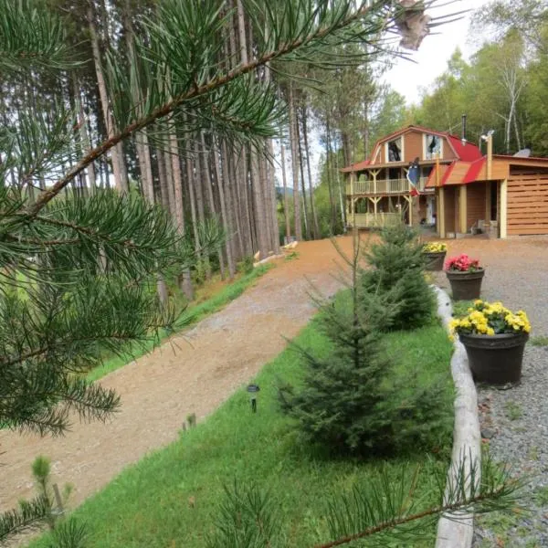 La maison sous les arbres, hotel a Saint-Tite