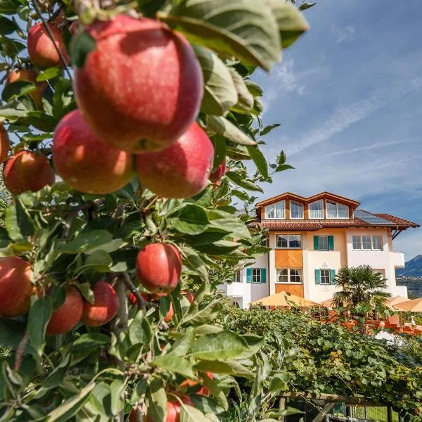 Landhaus Hotel Kristall, hotel u gradu 'Marlengo'