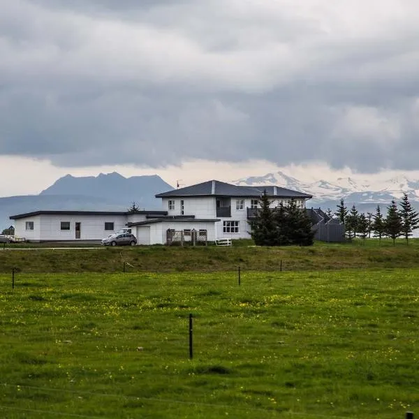 Ármót Guesthouse, hotel in Lindartún