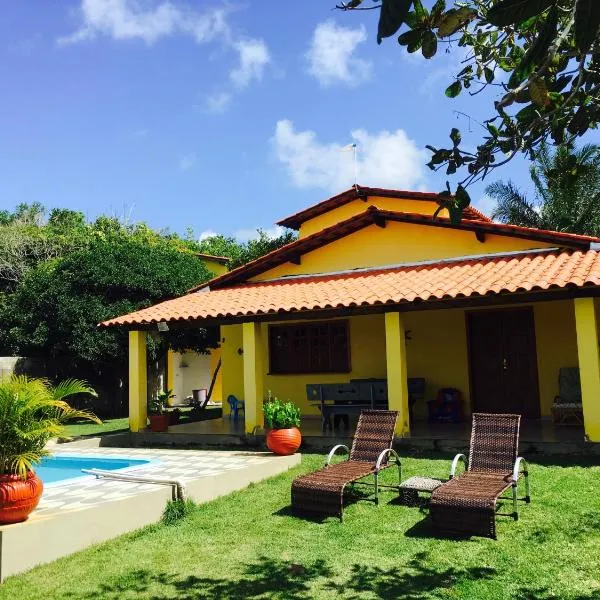 Casa Amarela na praia 14 pessoas, hotell i Uruçuca