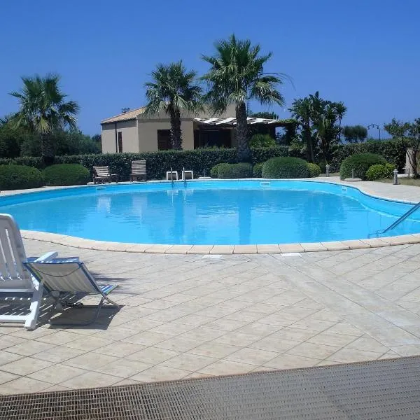 Casa Vacanze Libeccio - Villetta con giardino e piscina condominiale, ξενοδοχείο σε Custonaci