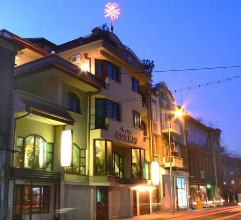 Hotel Cosmos, hotel Aszenovgradban