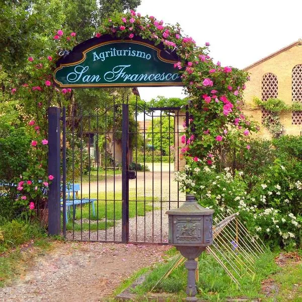 Agriturismo Borgo San Francesco: Basiglio'da bir otel