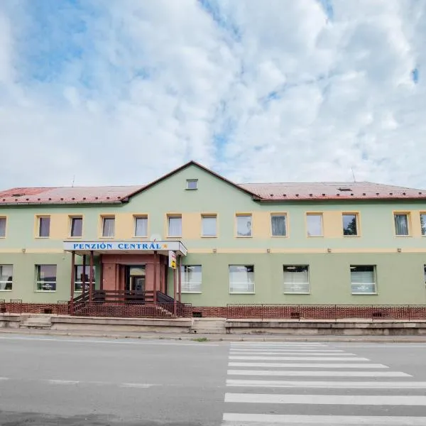 Penzión Centrál, hotell i Zvolenská Slatina