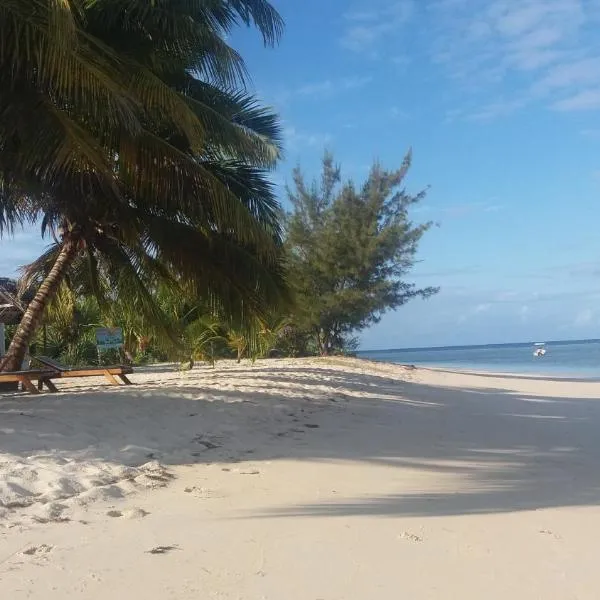 Residence Monique, hotel in Ile aux Nattes