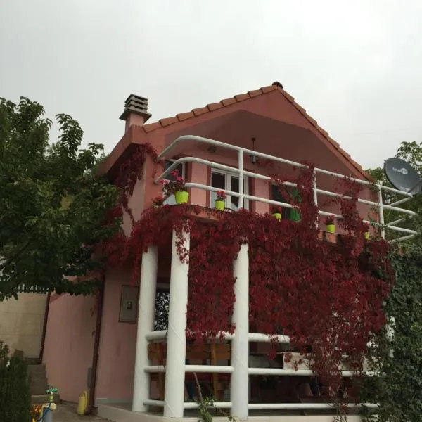 Holiday Village Ostrog, hotel in Nikšić