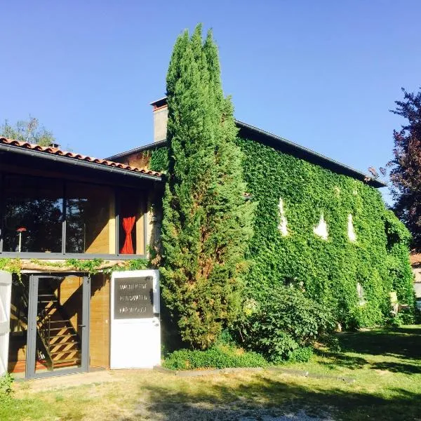 Magnificent Renovated Farmhouse - 10 Min A7 -, hotel in Anneyron