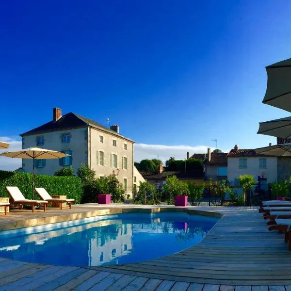 Maison Hirondelles Hôtes, hotel in Oradour-Fanais