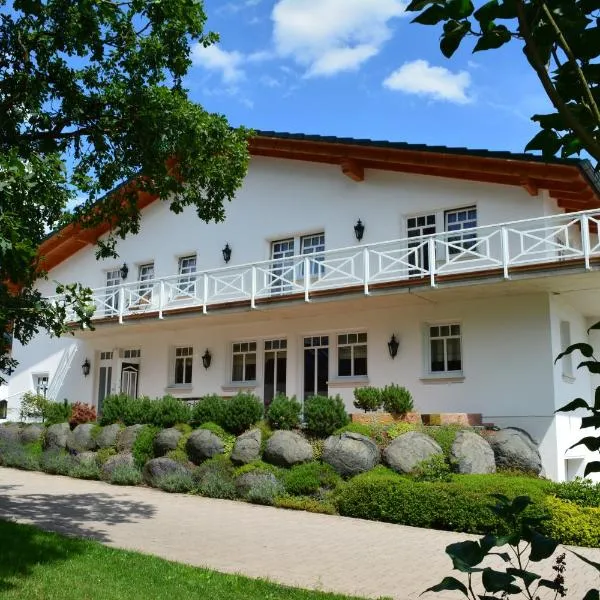 Reiterhof und Pension Eichenhof, hotel v destinácii Burbach