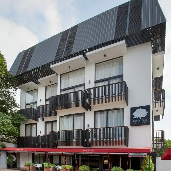 White Tree Residence, hôtel à Pondokcabe Hilir