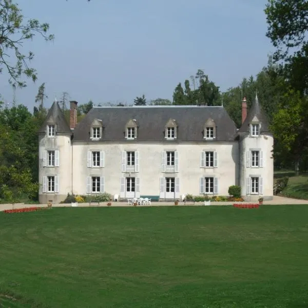 Château de La Ville-Huë, hotel in Augan