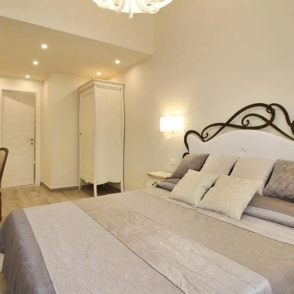 LUCCA IN CHIC - No Ztl - Free Parking - Old City at 10min by walk, hotel v destinácii Lucca