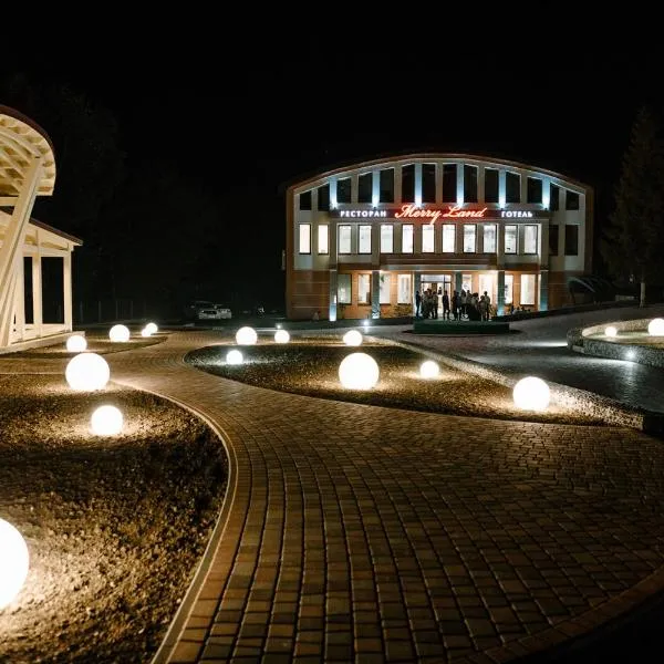 Hotel Merry Land, hotel in Dobrovlyany