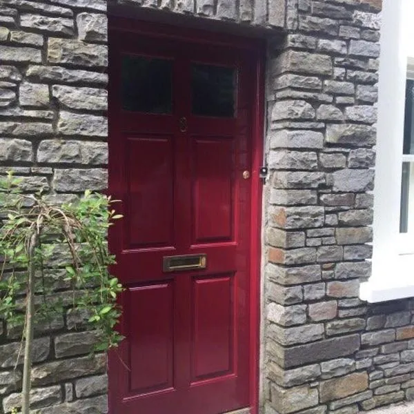 Modern Home in the Heart of Rosscarbery Village, hotel v destinaci Rosscarbery