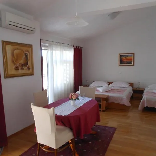 Superior studio BUBA near the beach, hotel u Makarskoj