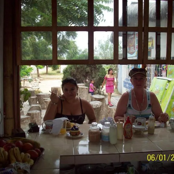 Hostal Camping Beach, hotel v destinaci Salinas