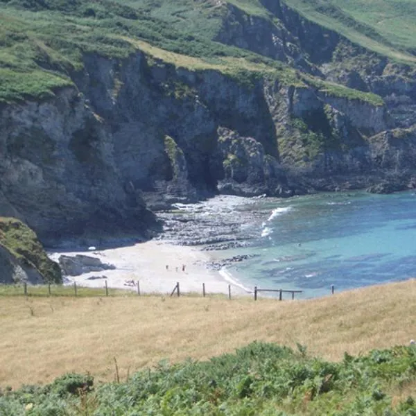 Old Vicarage Mortehoe Near Woolacombe 2 x sleeps 4 and 1 x sleeps 10 cottages, hotel in Mortehoe