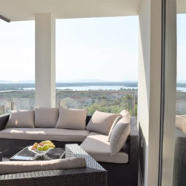 Villa M - Your business & holiday apartment in Sibenik, hotel in Šibenik