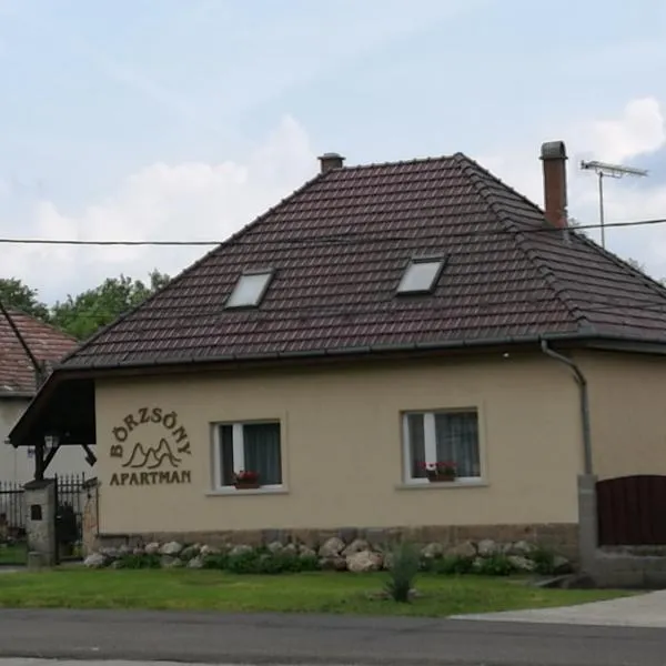 Börzsöny Apartman, hotel in Kemence