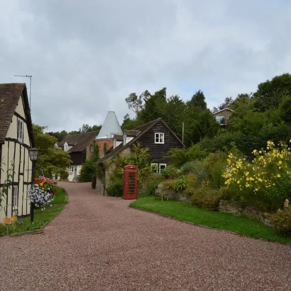 Mathon में, होटल Whitewells Farm Cottages - 7 exceptionally well appointed pet friendly barn conversions set in 10 acres of gardens, fields and woodland suitable from 2 to 24 people with breathtaking views towards the Malvern Hills, Herefordshire and Worcestershire