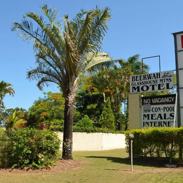 Beerwah Glasshouse Motel, hotel en Beerburrum
