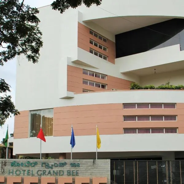 Hotel Grand Bee Bangalore: Nelamangala şehrinde bir otel