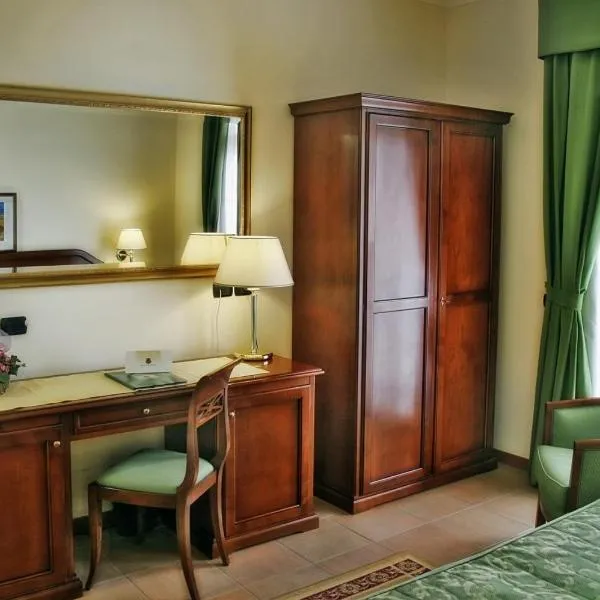 Hotel Villa Peretti, hotel Gelában