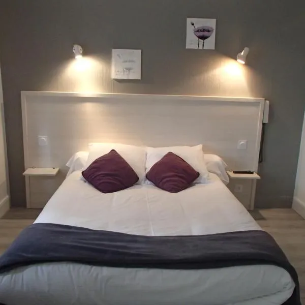 Logis Hôtel Le pont d'Arcole – hotel w mieście Riscle