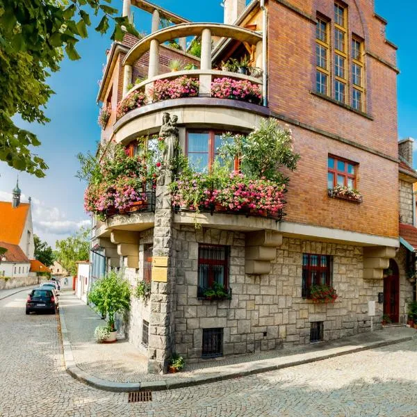 Pštrossova Vila - u klášterní zahrady, hotel v Bechyni