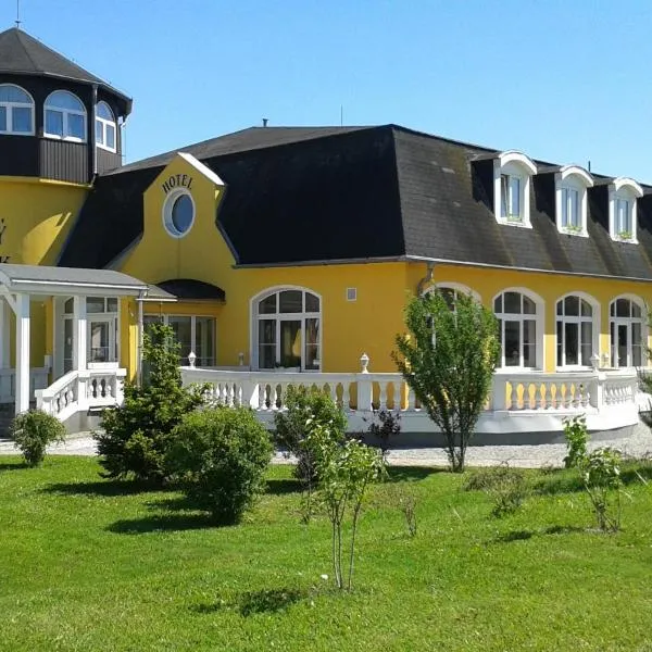 Pension Velický Zámoček, hotel Lucsivnán