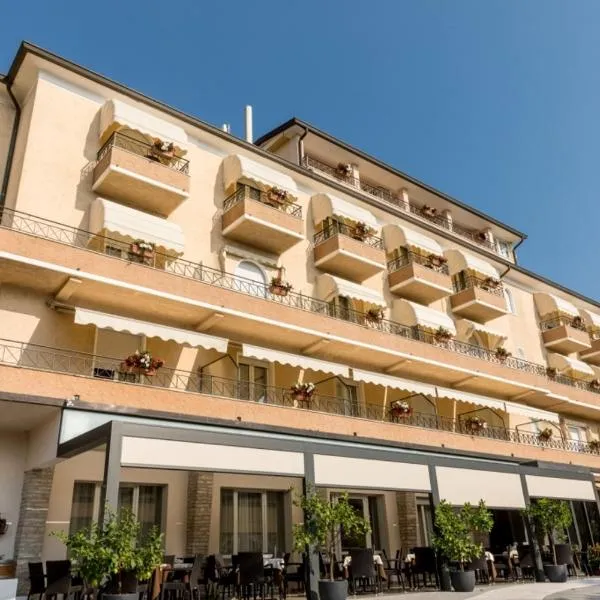 Hotel Pace, hotel em Torri del Benaco