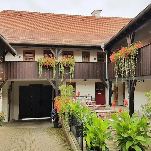 Zum Egerländer Fachwerkhof, hotel v destinaci Neualbenreuth