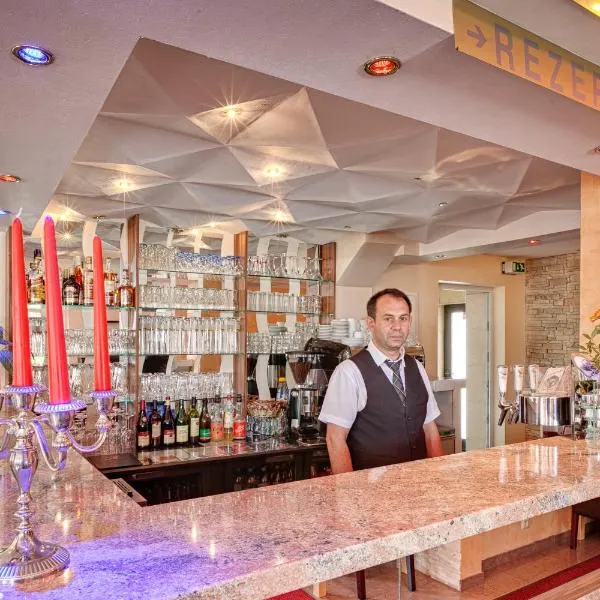 Hotel zum Ochsen, hotel v destinaci Bietigheim
