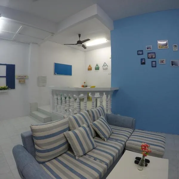 Little Blue House Kemaman Guesthouse, hotel a Cukai