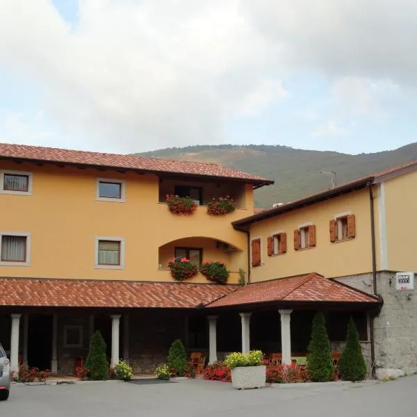 Guest House Pod Slavnikom, hotel v destinaci Podgorje