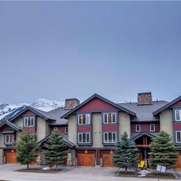 Pinnacle Ridge Chalets by Fernie Lodging Co, hotel v destinaci Fernie