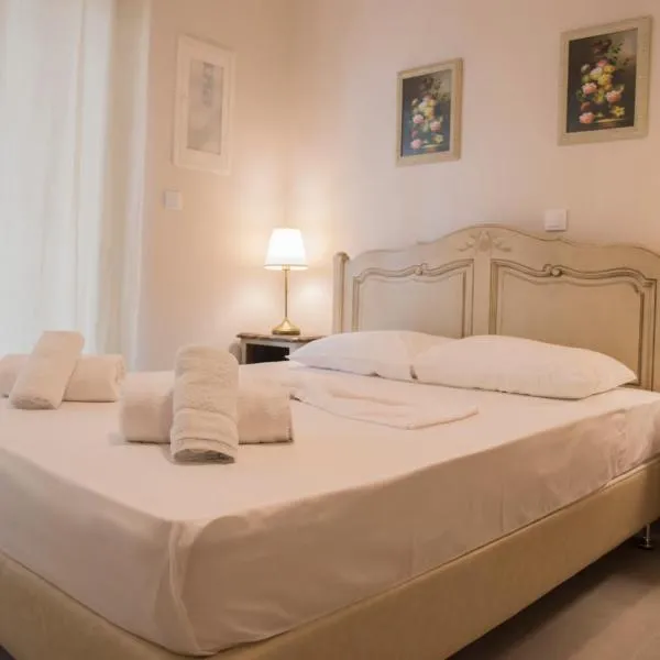 Casa Christabella, hotel i Paralia Vrachou