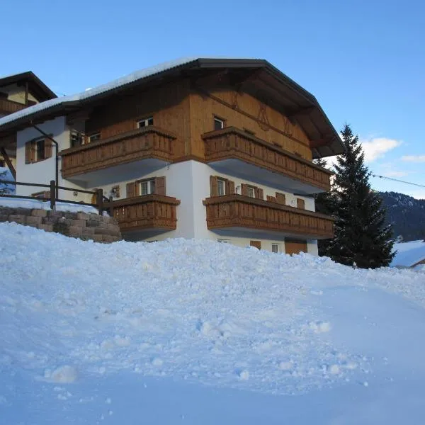 Cèsa Chri e Sofì, hotel in Campitello di Fassa