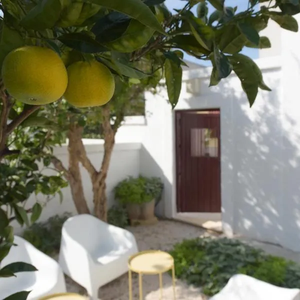 Corte dei melograni-Suite familiare-zona Ostuni, hotel in Montalbano