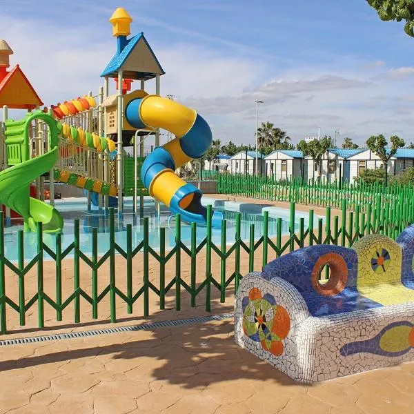 Camping y Bungalows Monmar、モンコファのホテル