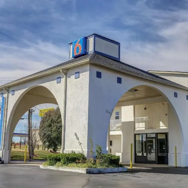 Motel 6-Dickson, TN, hotel en Primm Springs