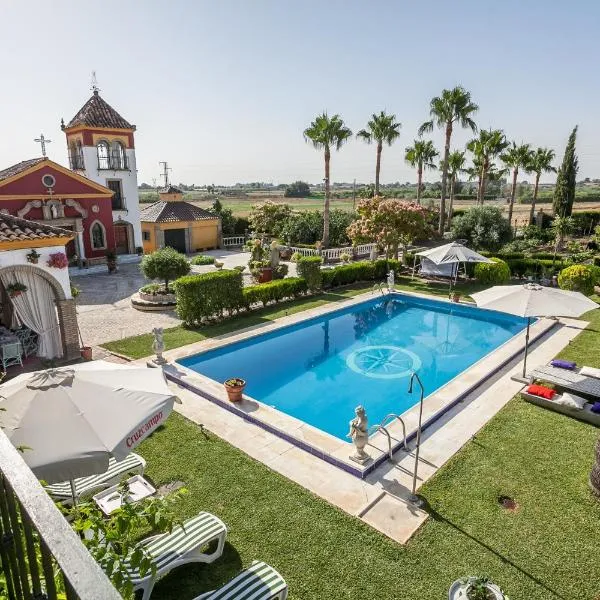 Casa de Campo con Piscina en Sevilla en los Palacios y Villafranca, hotel in Los Palacios y Villafranca