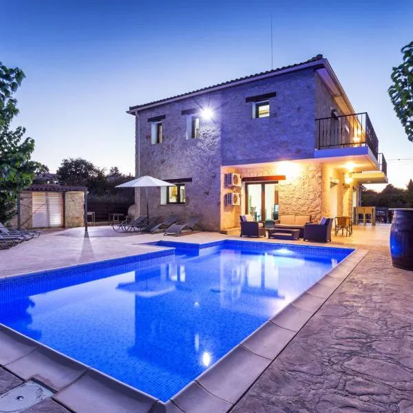Villa Nikolina, hotell i Droushia
