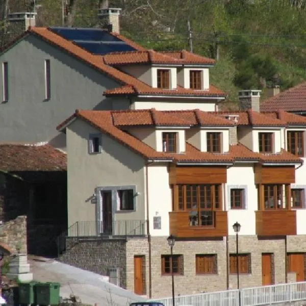 Apartamentos Casa Miño, hotel v destinaci Pola de Somiedo