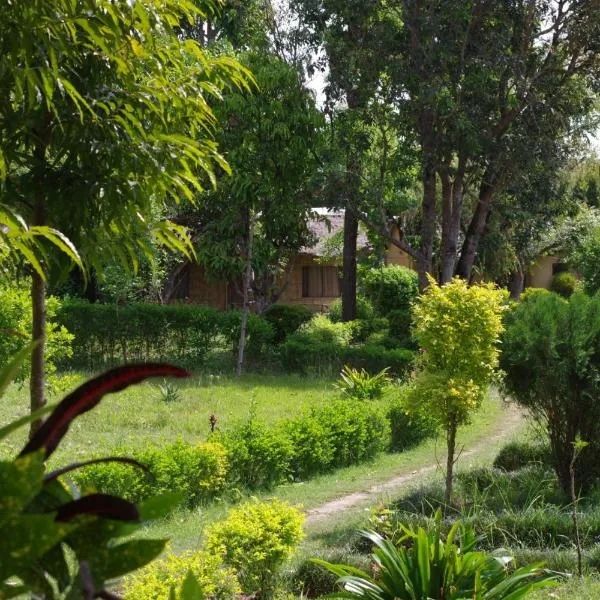 Jungle Base Camp, hotel en Bardia