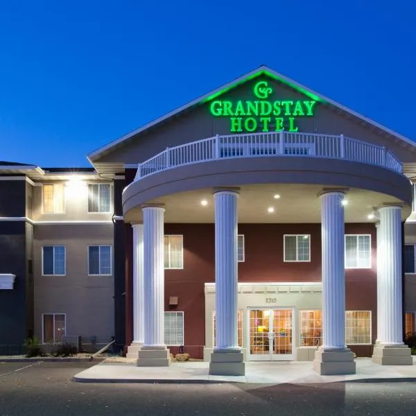GrandStay Residential Suites Hotel - Eau Claire、オークレアのホテル