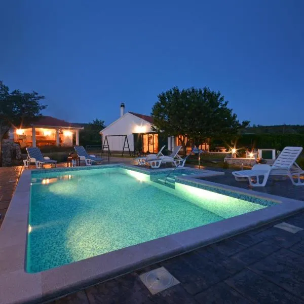 Holiday Home, Villa Bozic, hotel v destinaci Čvrljevo