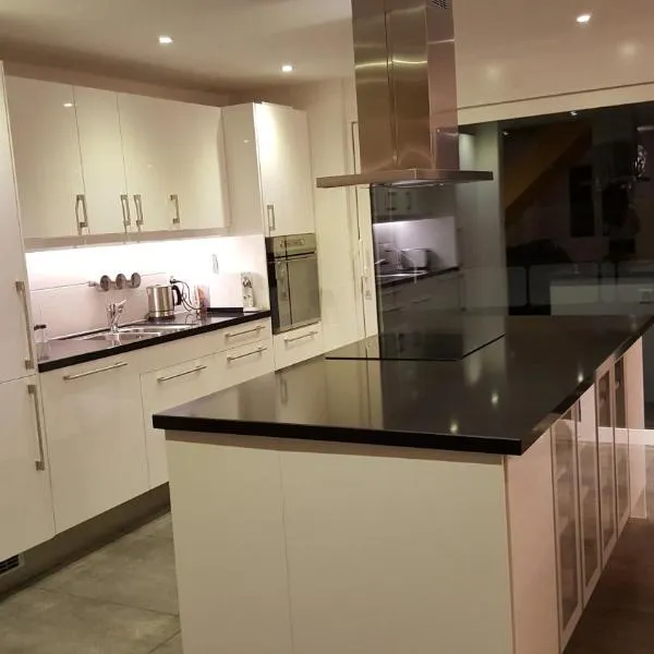 슈피츠에 위치한 호텔 Attika Wohnung Spiez