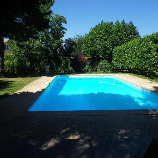 Chambres d'Hôtes Mado et Lulu، فندق في Collonges-au-Mont-dʼOr