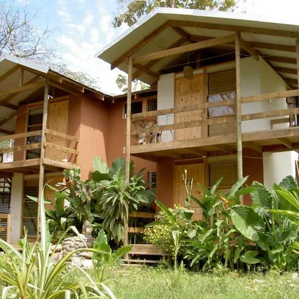 Lodge El Barco, hotel u gradu Esterillos
